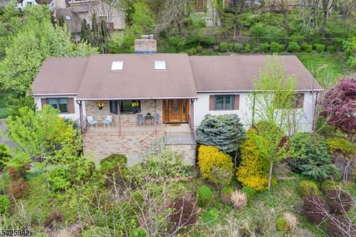 204 Queens Ln, Mountainside, NJ, 07092-1368 | Card Image