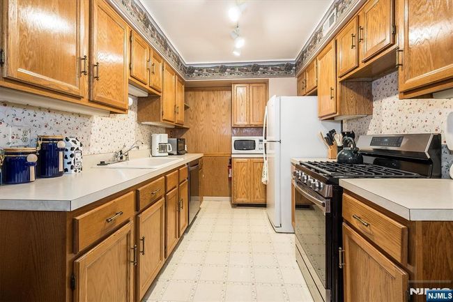 34 John St, Condo with 2 bedrooms, 1 bathrooms and null parking in Bloomfield NJ | Image 15