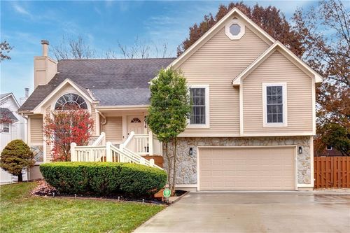 8015 W 148th Ter, Overland Park, KS, 66223-2776 | Card Image