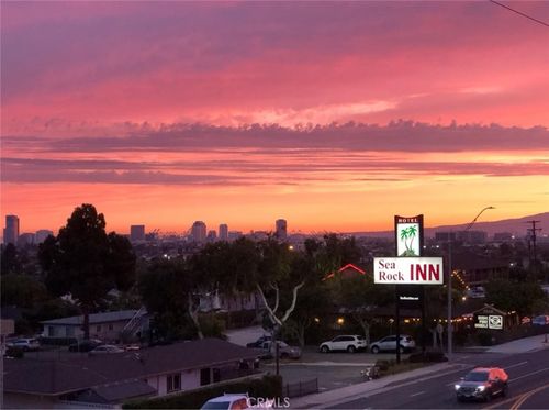 2997 E Pacific Coast Highway, Signal Hill, CA, 90755 | Card Image