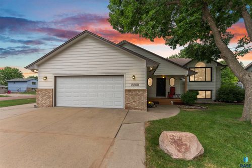 2200 S Roosevelt Ave Avenue, Sioux Falls, SD, 57106 | Card Image