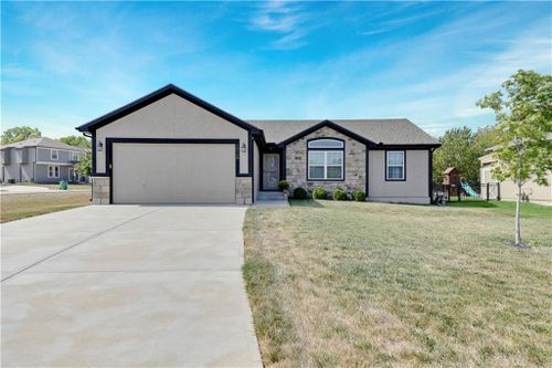 19728 Emerald Street, Spring Hill, KS, 66083 | Card Image