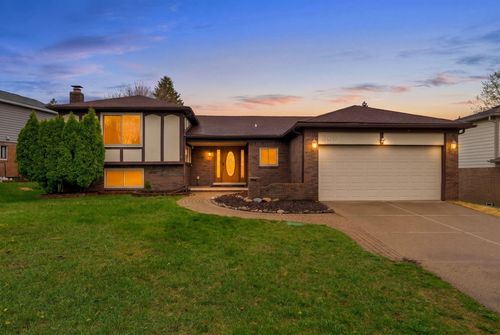 306 Antoinette Dr, Rochester Hills, MI, 48309-1112 | Card Image