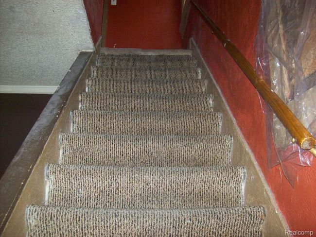 STAIRS TO 2ND FLOOR | Image 8