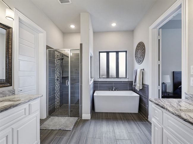 Lots of room for you and your someone special! | Image 18