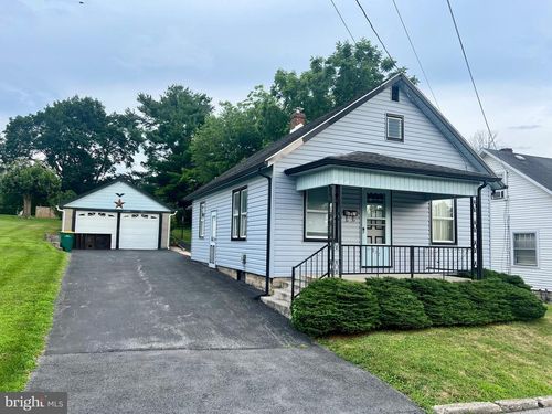 817 Maple St, WAYNESBORO, PA, 17268-2231 | Card Image