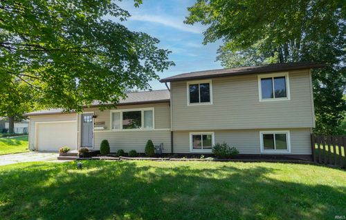 18140 Brightlingsea Pl, South Bend, IN, 46637-4415 | Card Image