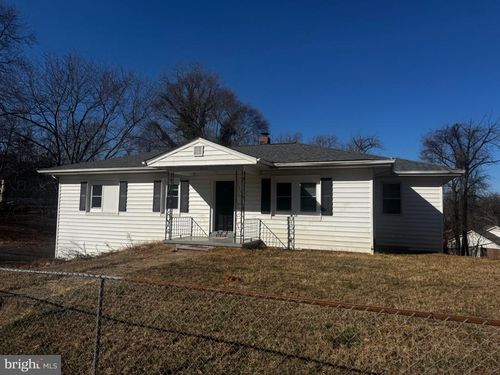 18312 Chestnut Dr, Triangle, VA, 22172-1206 | Card Image