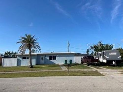 700 Floral Ln, PORT CHARLOTTE, FL, 33952-8362 | Card Image