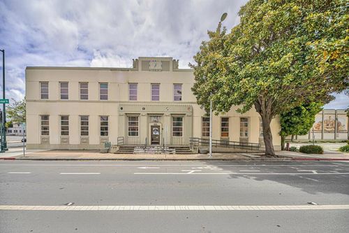 123 W Alisal St, Salinas, CA, 93901-2644 | Card Image