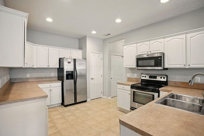 6214 Brickside Dr, Condo with 2 bedrooms, 2 bathrooms and null parking in New Albany OH | Image 10