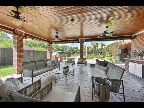 2204 Airline Dr, Friendswood, TX, 77546-5506 | Card Image
