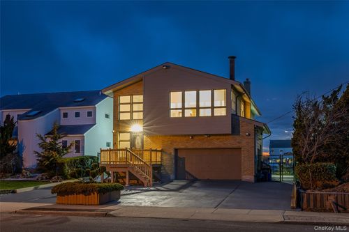 756 Guy Lombardo Ave, Freeport, NY, 11520-6213 | Card Image