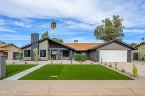 2432 W Saint Moritz Ln, Phoenix, AZ, 85023-5042 | Card Image