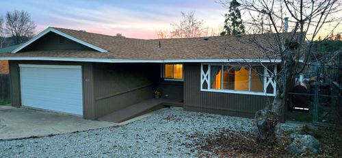 809 North St, Yreka, CA, 96097-2229 | Card Image