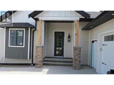 3230 Patterson St, House other with 3 bedrooms, 2 bathrooms and 2 parking in Armstrong BC | Image 3