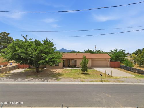 9514 Easy Ln, Las Cruces, NM, 88011-6633 | Card Image