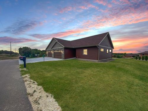 W7708 Parcher Ct, Holmen, WI, 54636-2600 | Card Image