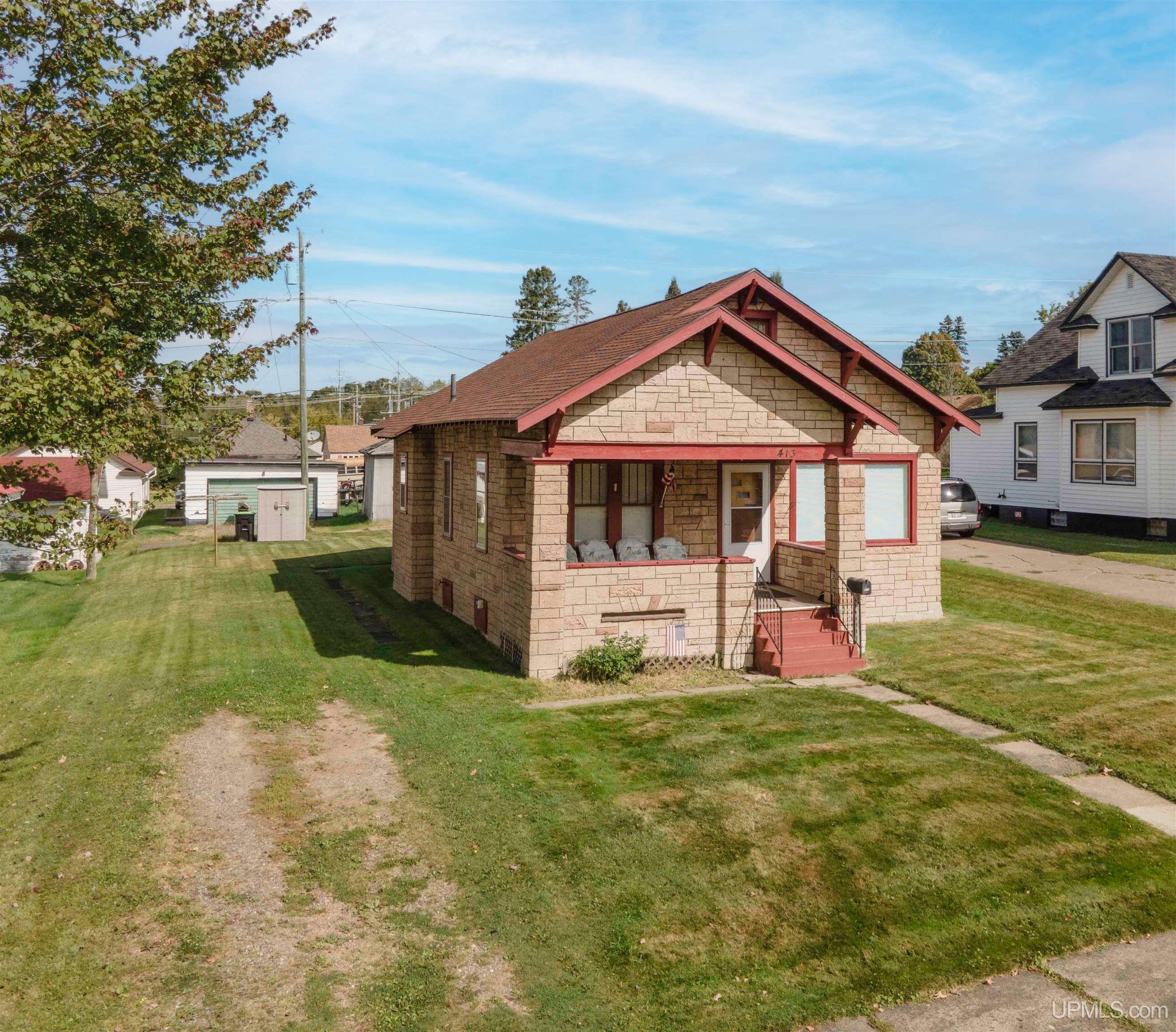 Blossom St, Iron River, MI 49935