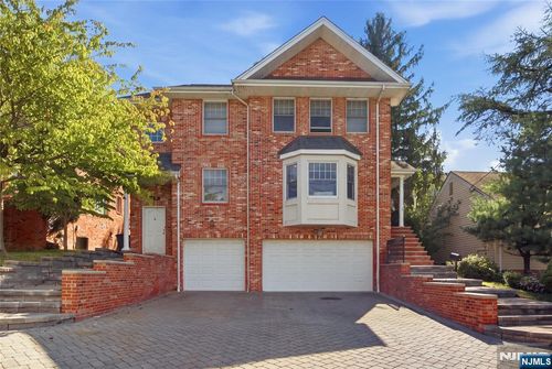 538 4th St, Palisades Park, NJ, 07650-2377 | Card Image