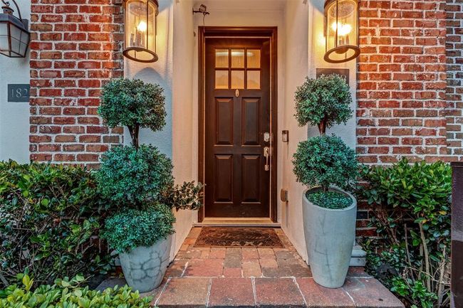 1818 Dart St, House other with 3 bedrooms, 5 bathrooms and 2 parking in Houston TX | Image 5
