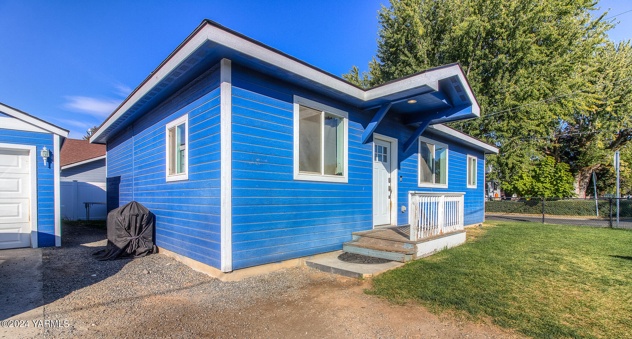 Viola Ave, Yakima, WA 98902