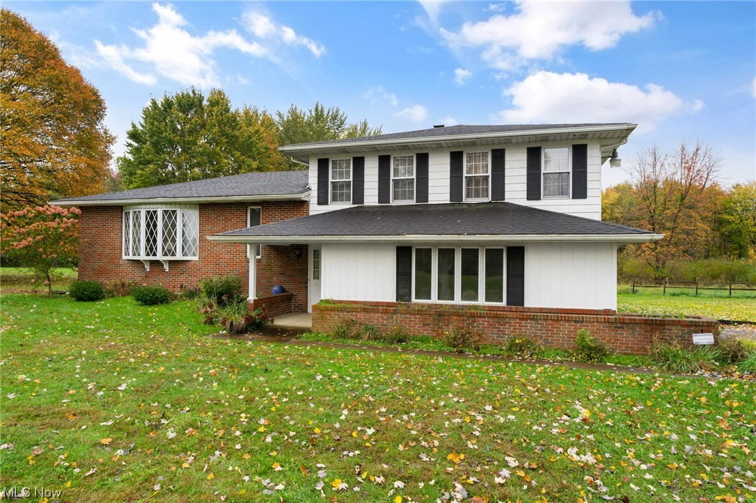 Oak St, Lowellville, OH 44436