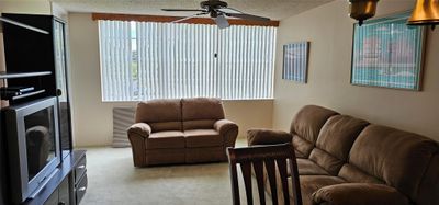 220 - 1000 Saint Charles Pl, Condo with 1 bedrooms, 1 bathrooms and null parking in Pembroke Pines FL | Image 3