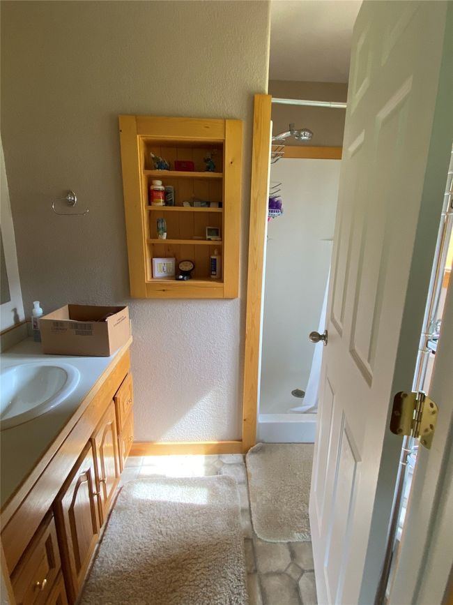 Bunkhouse bathroom | Image 30