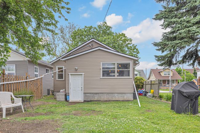 1469 Albert Rd, House other with 2 bedrooms, 1 bathrooms and 2 parking in Windsor ON | Image 28