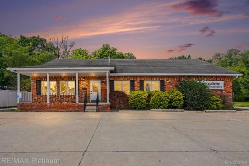 8082 W Grand River, Brighton Township, MI, 48114 | Card Image
