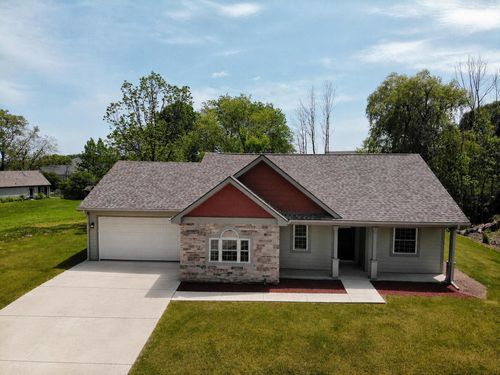1255 Westwood Dr, Grafton, WI, 53024-9796 | Card Image