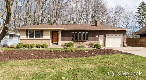 313 Robbins Rd, Grand Haven, MI, 49417-9315 | Card Image