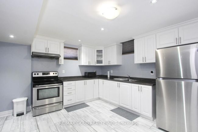 14 Ladbrook Cres, House other with 7 bedrooms, 5 bathrooms and 4 parking in Brampton ON | Image 43
