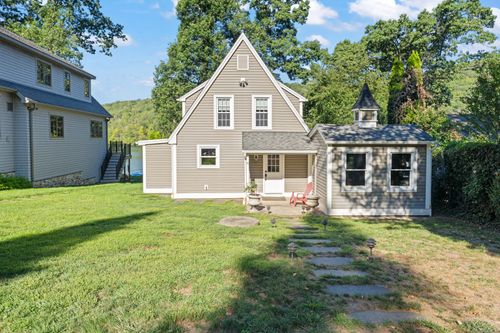 6 Circle Dr, Danbury, CT, 06811-3137 | Card Image