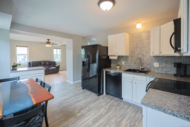 32 High St, House other with 4 bedrooms, 2 bathrooms and 4 parking in Killingly CT | Image 7