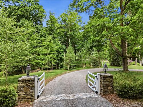 392 Old Quaker Hill Rd, Pawling, NY, 12564-3449 | Card Image