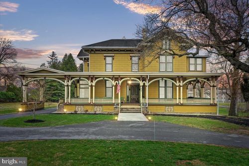 827 Philadelphia Ave, CHAMBERSBURG, PA, 17201-1268 | Card Image