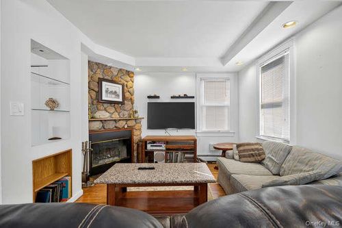 84-50 266th St, Floral Park, NY, 11001-1141 | Card Image