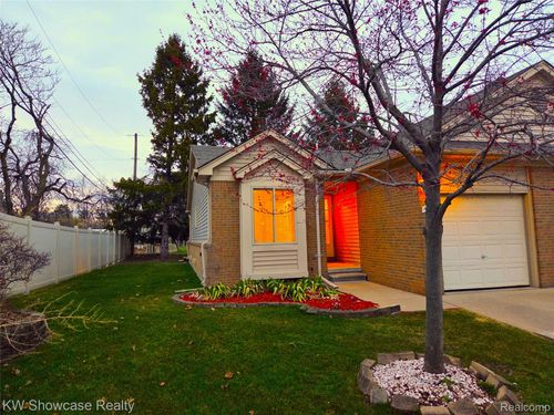 4031 Heatherwood Court Heatherwood Ct, Warren, MI, 48092 | Card Image