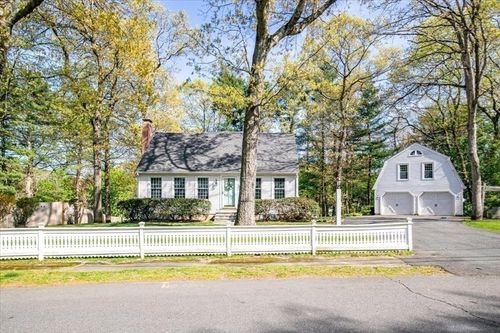 5 N Street Cir, Walpole, MA, 02081-3009 | Card Image