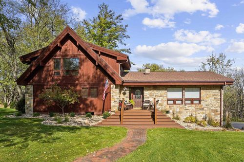 3943 Beaver Ridge Cir, Cedar Falls, IA, 50613-9454 | Card Image