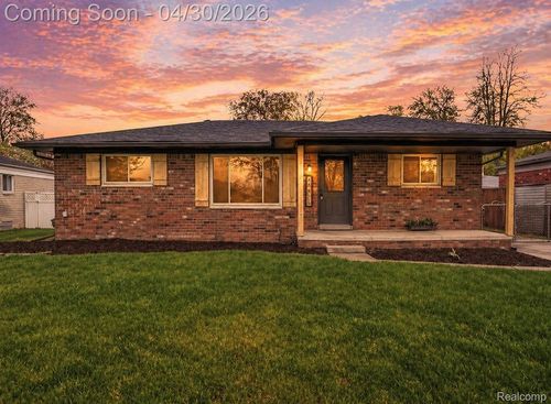 41851 Vanderbilt Dr, Sterling Heights, MI, 48313-3676 | Card Image