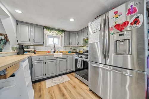 398 N Main St, Salem, NH, 03079-1202 | Card Image