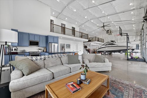 9082 Wolfe Run, Ponder, TX, 76259 | Card Image