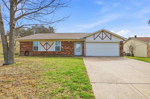 4400 Willow Crest Dr, Arlington, TX, 76017-4063 | Card Image