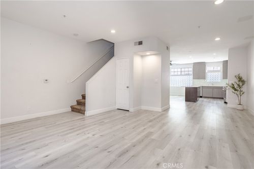 unit-28-18347 Saticoy St, Reseda, CA, 91335-2969 | Card Image