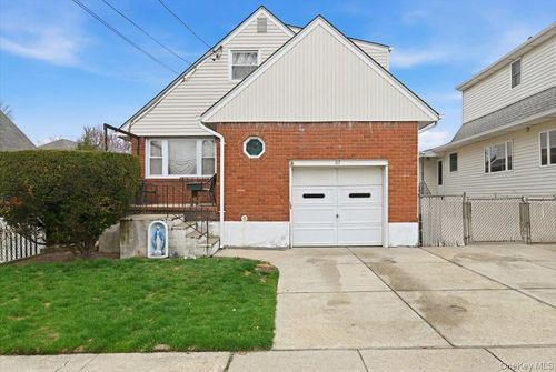 117 Terrace Ave, Hempstead, NY, 11550-2242 | Card Image
