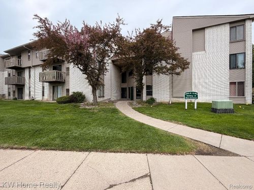 204-32005 W 12 Mile Rd, Farmington Hills, MI, 48334-3643 | Card Image