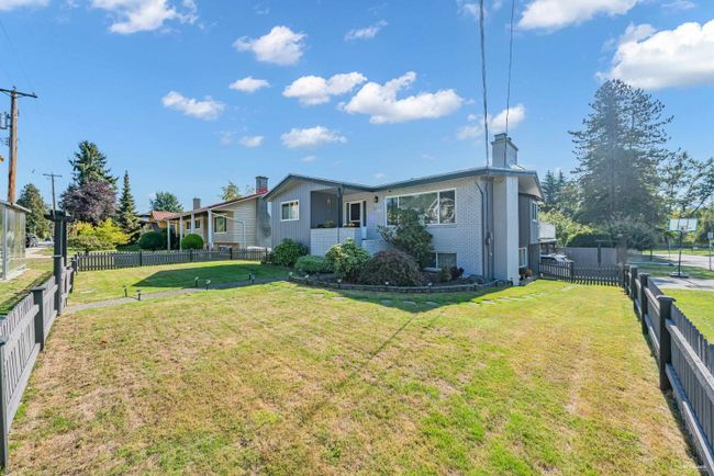 5584 Gilpin Street, House other with 6 bedrooms, 3 bathrooms and 4 parking in Burnaby BC | Image 25
